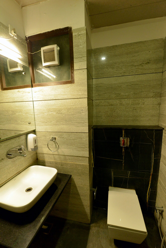 Bathroom 4, Hotel The Yellow, Sahibzada Ajit Singh Nagar