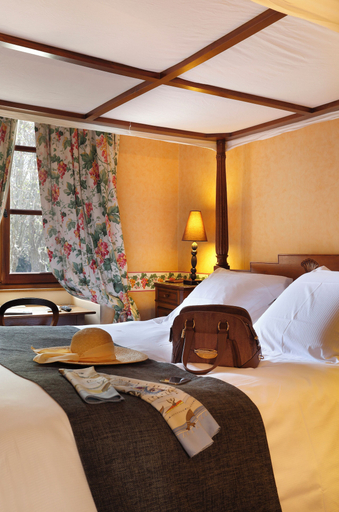 Bedroom 3, Château Chapeau Cornu, Isère