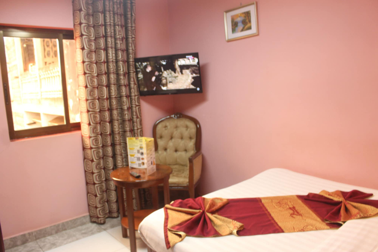 Bedroom 2, Hotel le Kremlin, Mfoundi
