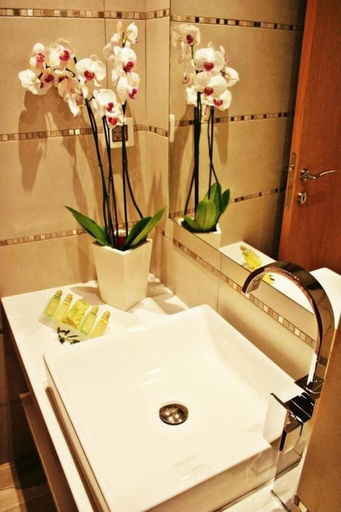 Bathroom 4, Lindos Beauty, South Aegean