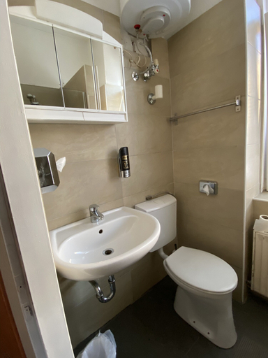 Bathroom 3, Pension Lizzi, Wien