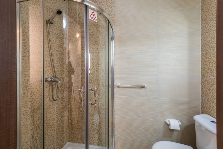Bathroom 4, Blue Harbour 4 Seafront apartment by Getaways Malta, Saint Paul's Bay