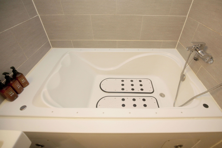 Bathroom 3, Ulsan Palace, Jung
