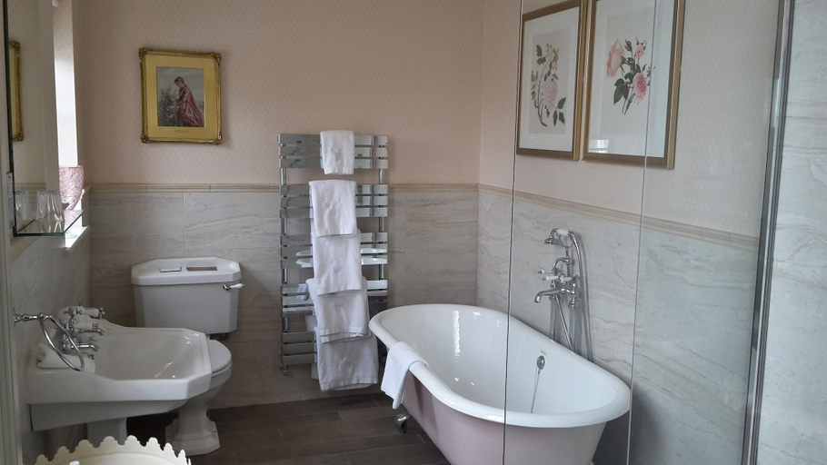 Bathroom 3, Walwick Hall, Northumberland
