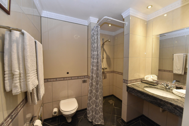 Bathroom 4, Hotel Amerika, Mariagerfjord