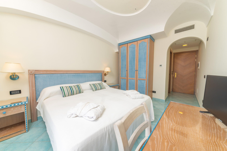 Bedroom 4, Sorgeto Garden, Napoli