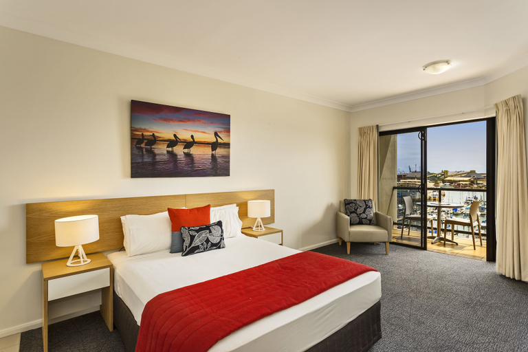 Bedroom 4, MainStay Suites Townsville, South Townsville