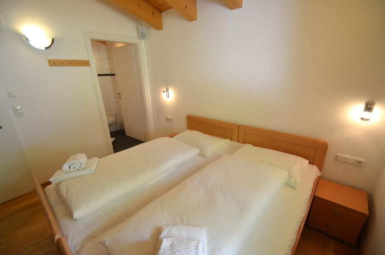 Bedroom 2, Ski Chalet Jim 300 m From ski Lift, Zell am See