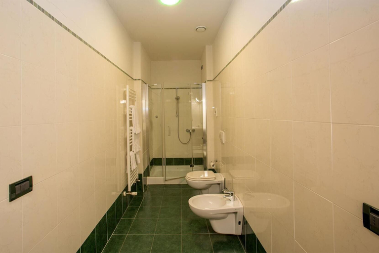 Bathroom 3, Hotel Conte Verde, Reggio Nell'Emilia