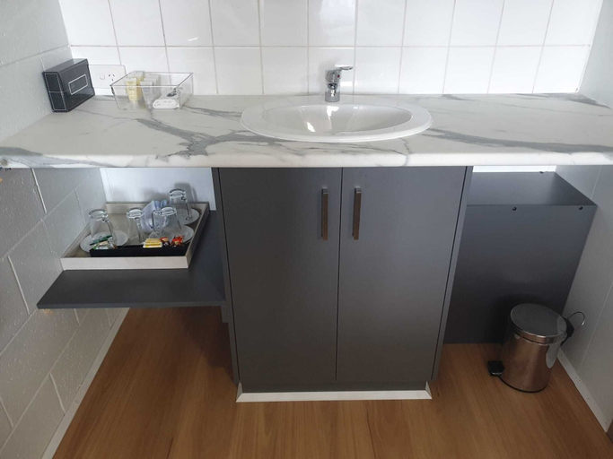 Bathroom 3, Morwell Parkside Motel, Latrobe - Morwell