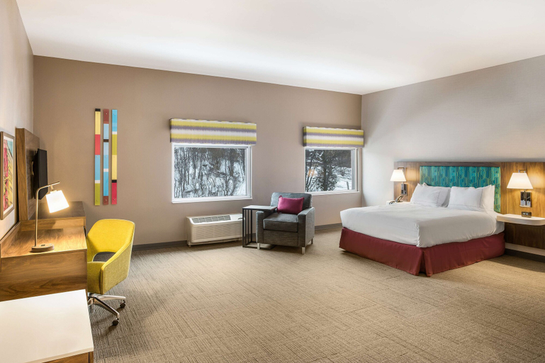 Bedroom 2, Hampton Inn & Suites Houghton, Lake Superior