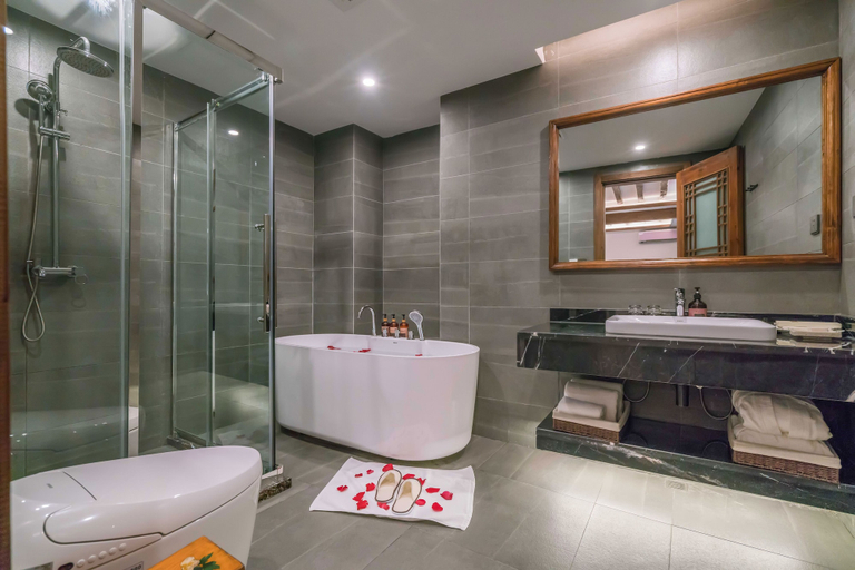 Bathroom 3, Lize Graceland Artistic Suite Inn, Lijiang