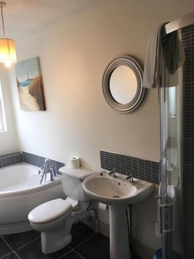 Bathroom 3, Overdale Motel, Lisburn and Castlereagh