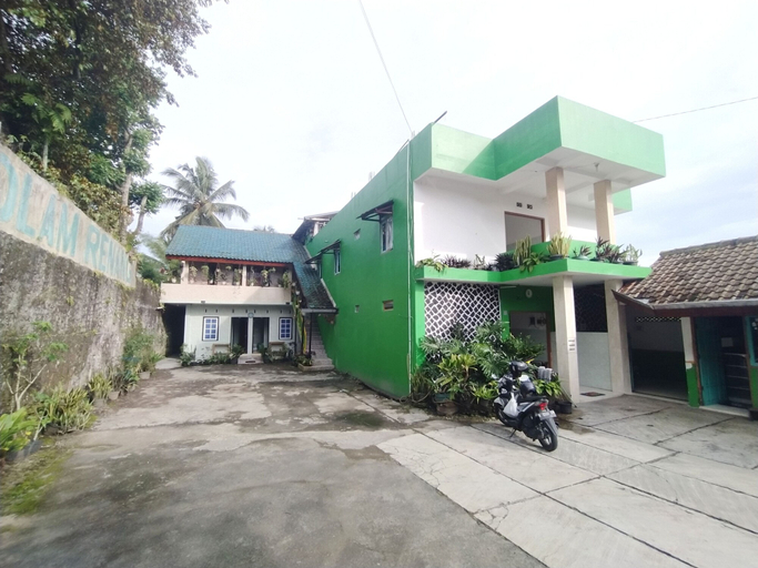 Exterior & Views 1, SPOT ON 92537 Tetirah Homestay, Semarang