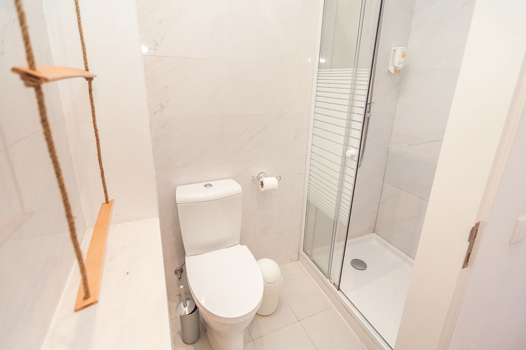 Bathroom 4, The Lisbon-Way Apartments, Lisbon