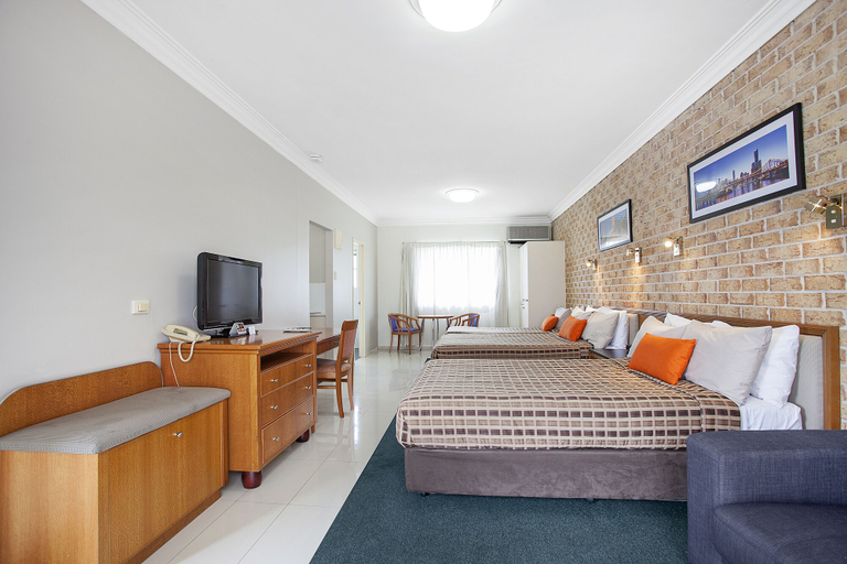 Bedroom 3, Coopers Colonial Motel, Acacia Ridge