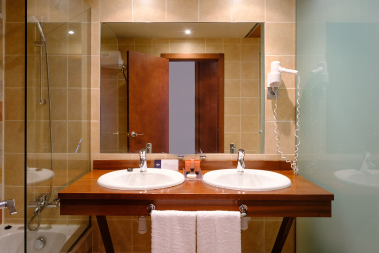 Bathroom 5, Snö Aragon Hills, Huesca