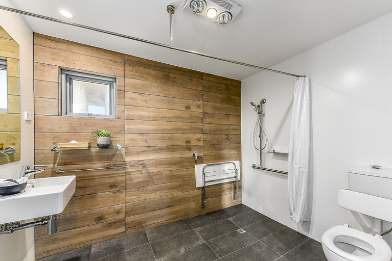 Bathroom 3, Bonnies of Beachport, Wattle Range - West