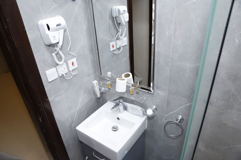 Bathroom 5, Granada Palace Inn, Riyadh
