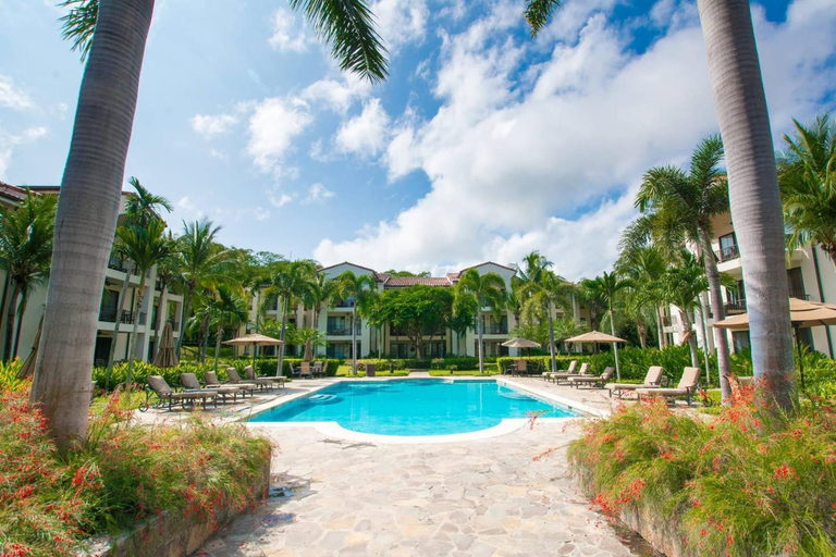 Sport & Beauty 5, Impressively designed and decorated 3rd-floor space overlooking pool in Coco, Carrillo