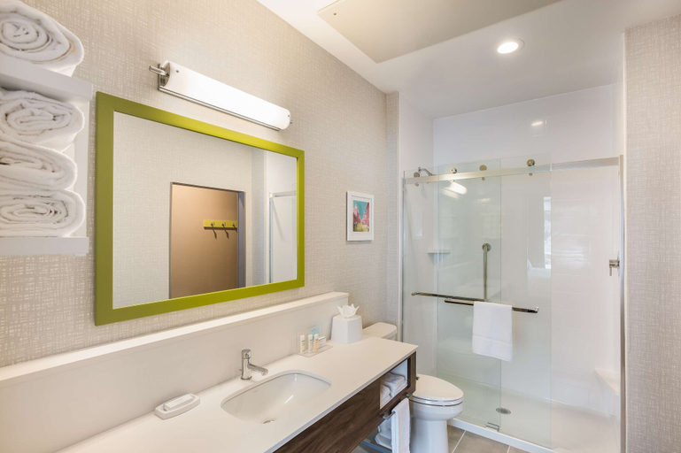 Bathroom 3, Hampton Inn & Suites Houghton, Lake Superior