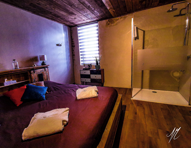 Bedroom 2, LA GRANGE DES FRANGINES, Jura