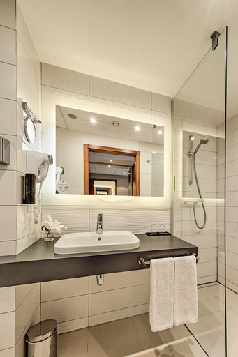 Bathroom 4, Warsaw Plaza Hotel, Warsaw