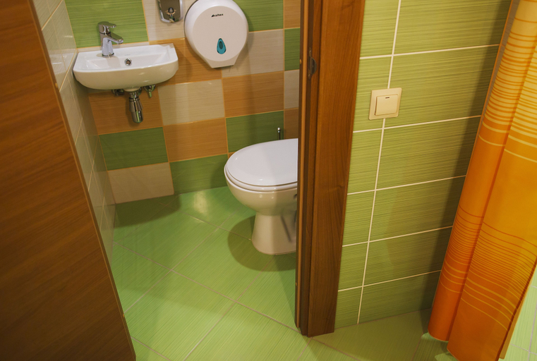 Bathroom 3, Portal Hostel and Hotel, Central