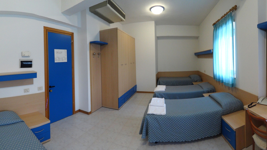 Bedroom 3, Bella Italia & EFA Village, Udine
