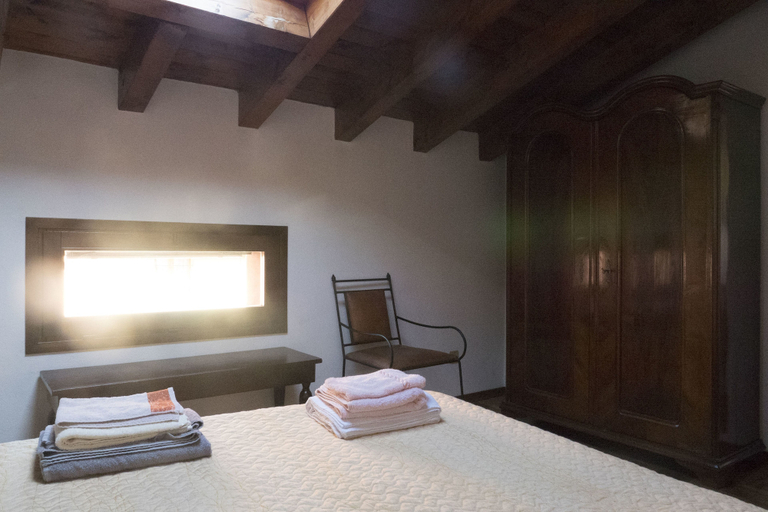 Bedroom 4, Large and Cozy Apartment on two Levels, Bologna