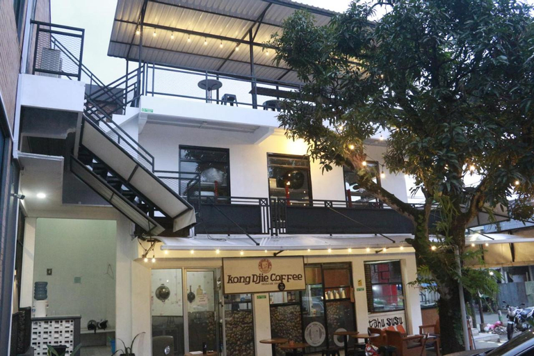 Exterior & Views 12