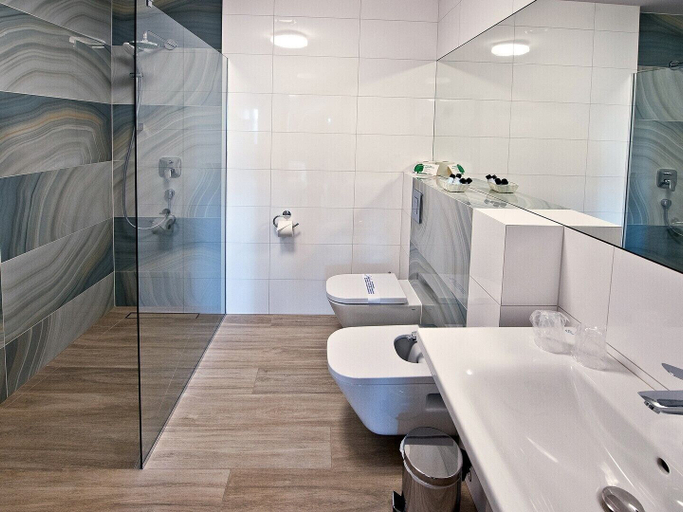 Bathroom 5, Molo Resort Hotel, Oświęcim