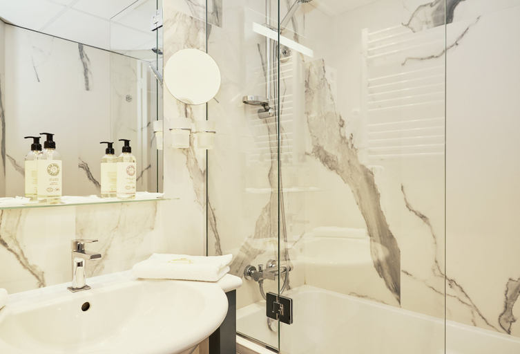 Bathroom 4, Best Western Hotel Alexandra, Ille-et-Vilaine