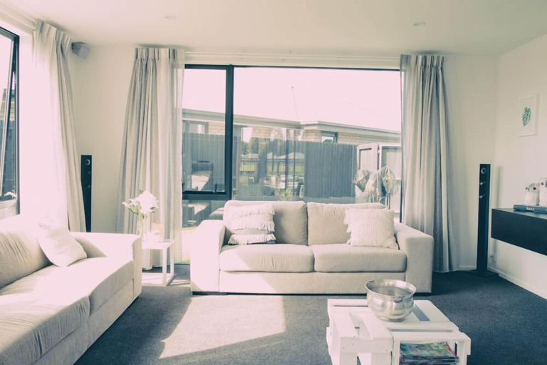 Others 5, Relax In True New Modern Style, Christchurch