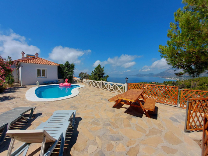 Sport & Beauty 5, Beautiful house located on a hill, with a spectacular sea view, North Aegean