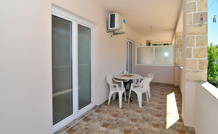 Others 5, Apartments Samardzic