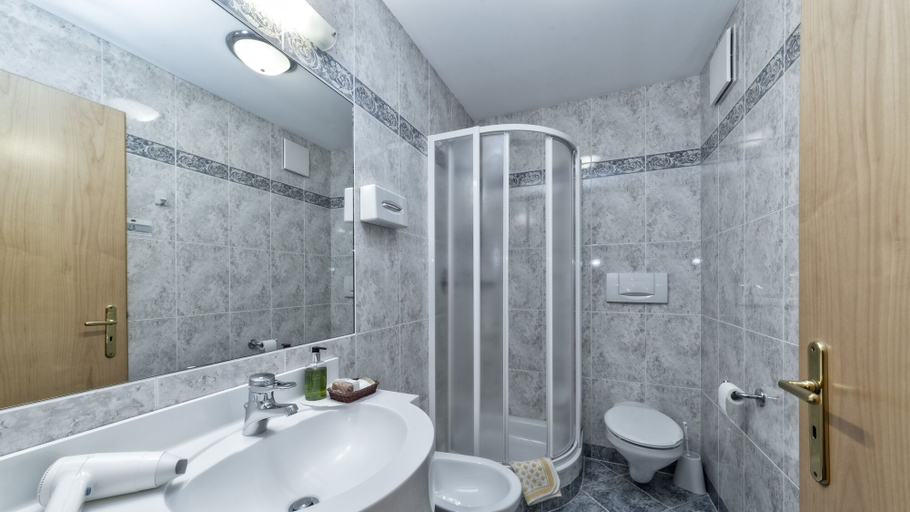 Bathroom 4, Hotel Interski, Bolzano