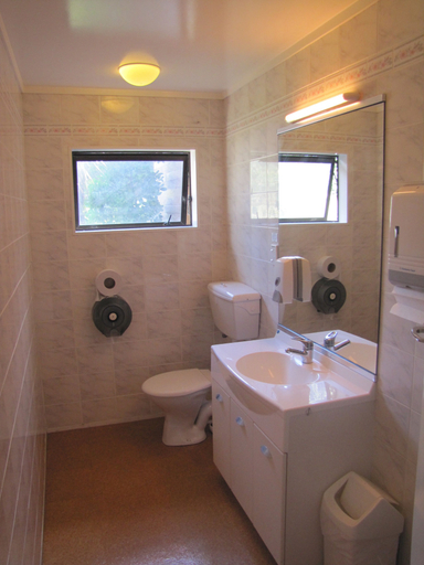 Bathroom 2, Aotea Lodge, Porirua