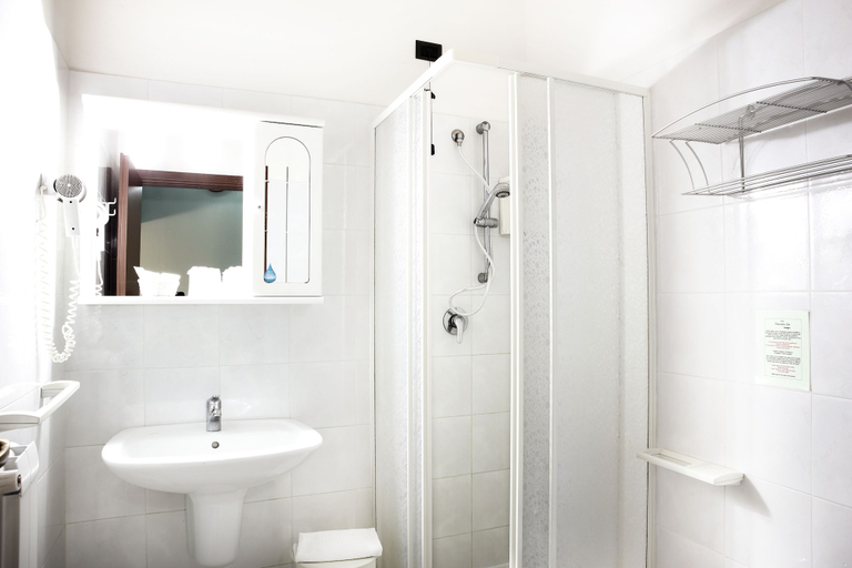 Bathroom 4, Pausania Inn, Olbia-Tempio