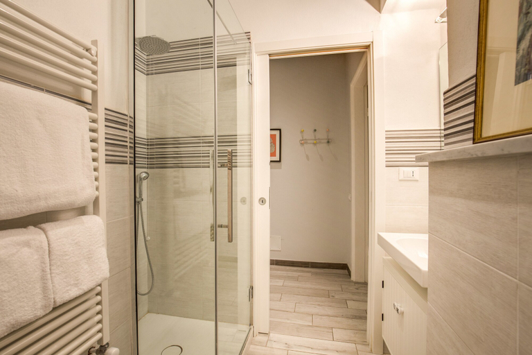 Bathroom 4, Cavour Cinque Terre, La Spezia