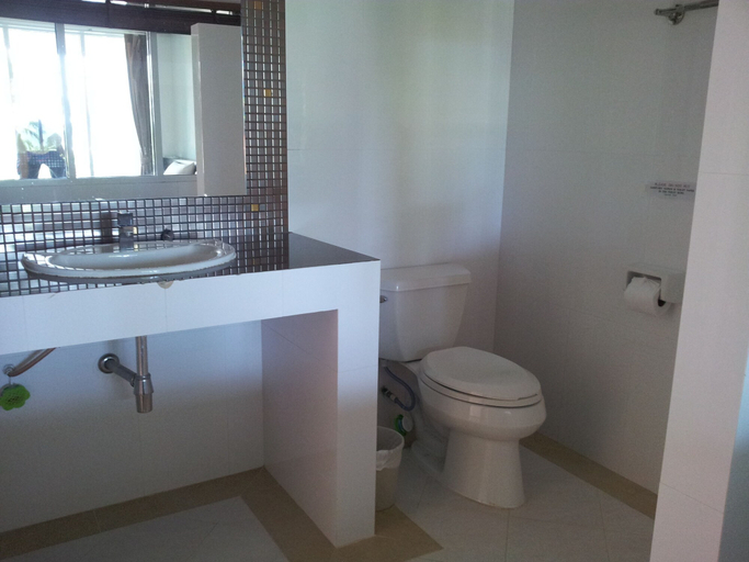 Bathroom 4, Makathanee Resort, K. Ko Kut