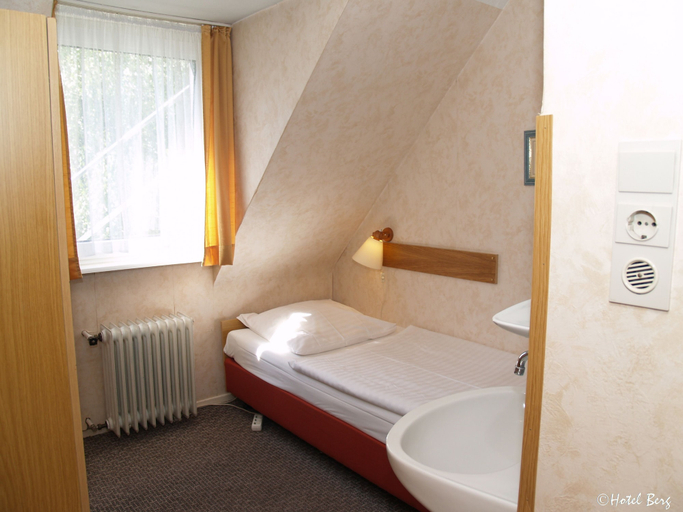 Bedroom 4, Hotel Berg, Köln