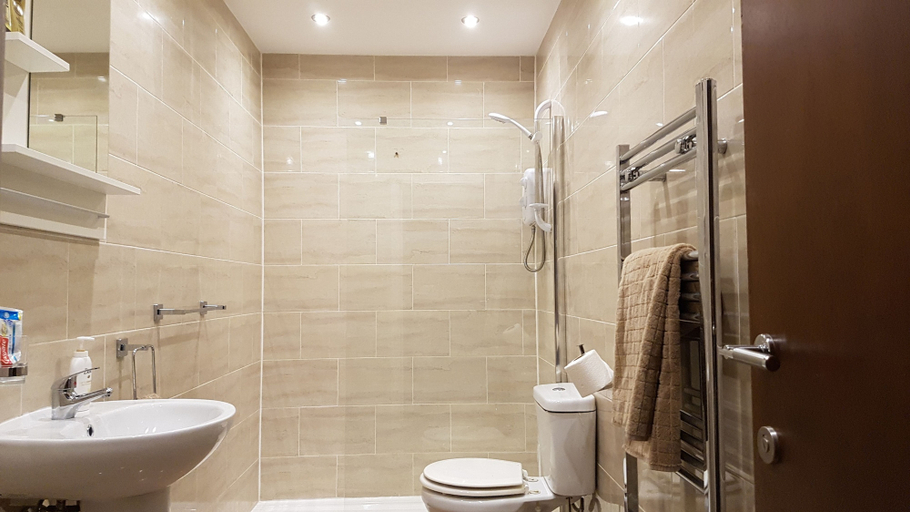 Bathroom 3, Kensington Townhouse, Sefton