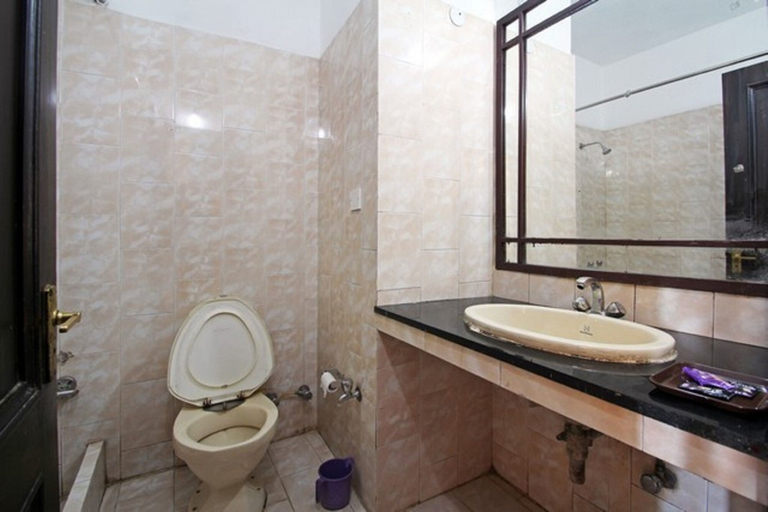 Bathroom 3, Sun N Star, Dehradun