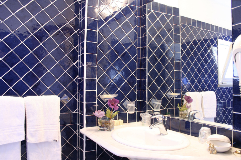 Bathroom 3, Hotel Marini, Sassari