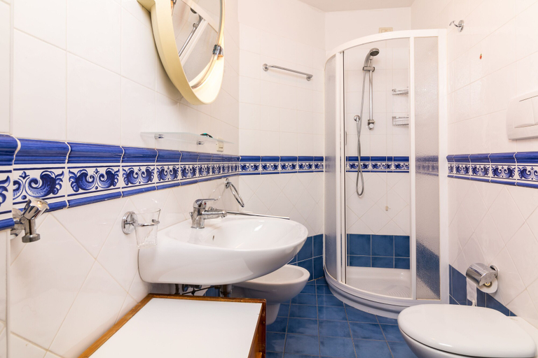 Bathroom 4, Hotel Bonapace, Trento