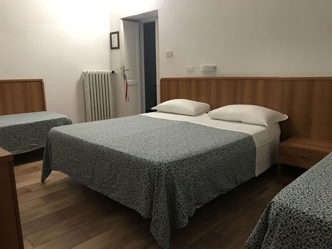 Bedroom 4, Hotel Lodi, Rome