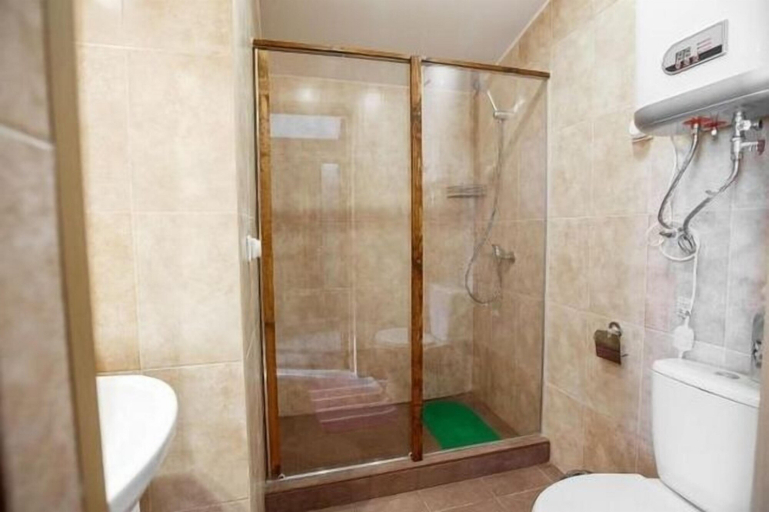Bathroom 3, Nadezhda, Sankt-Peterburg gorsovet