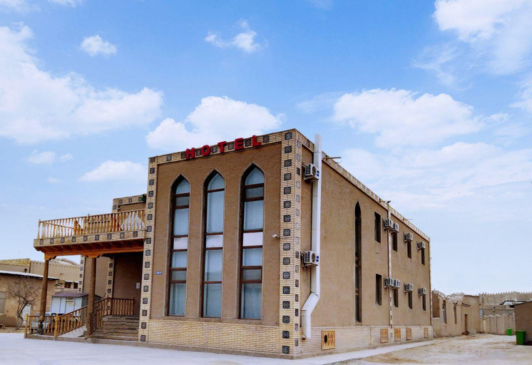 Exterior & Views