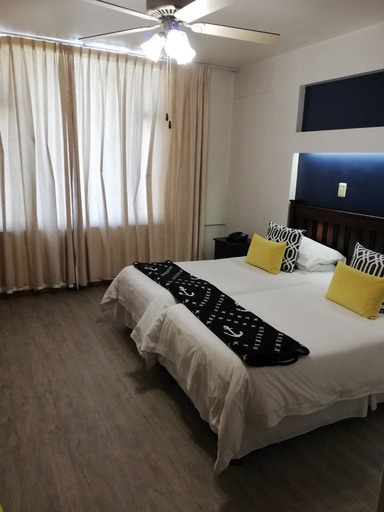 Bedroom 3, Hoedjiesbaai Hotel, West Coast